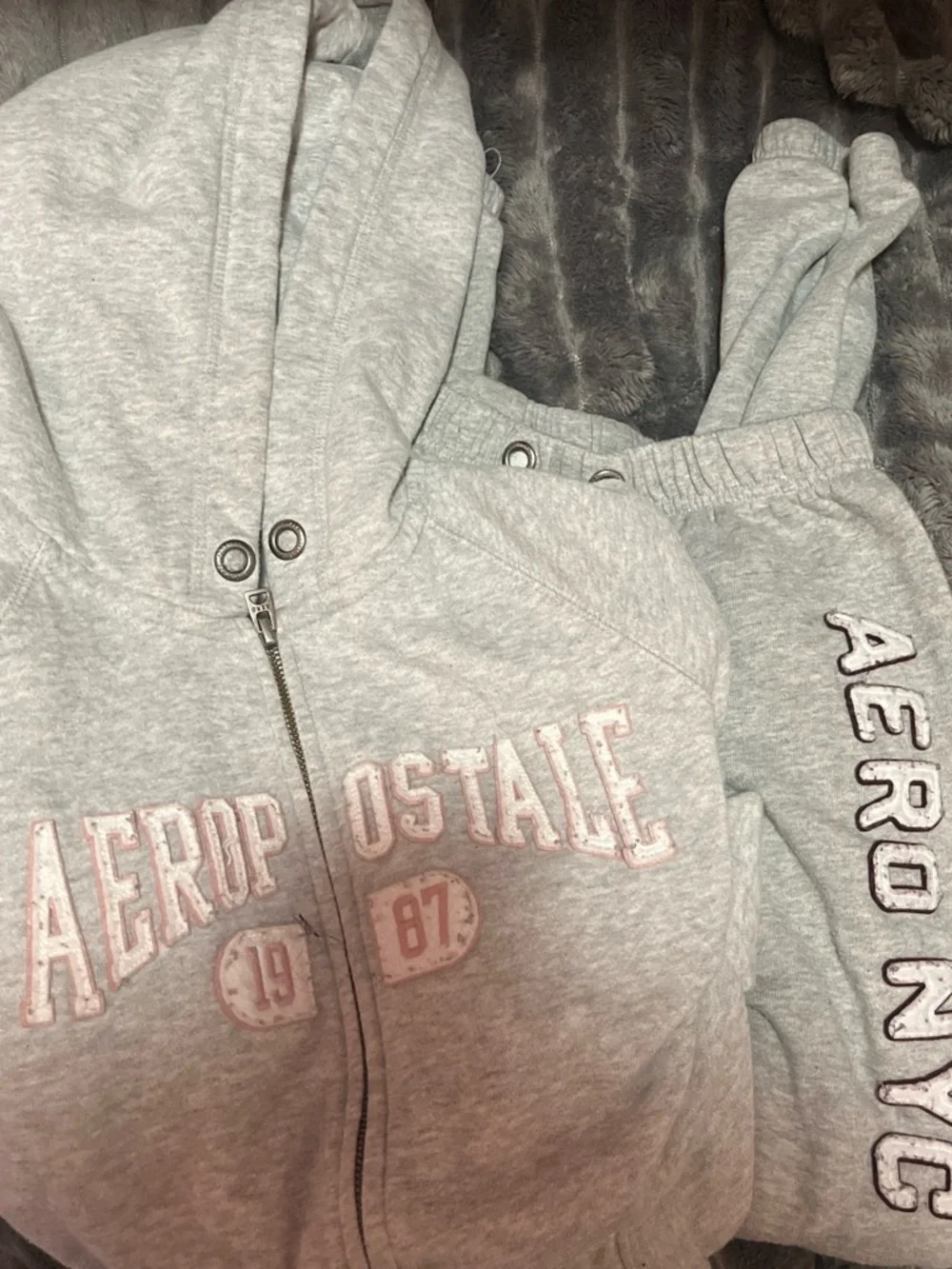 Aeropostale woman’s ' Light Gray Hoodie & Sweatpants Set